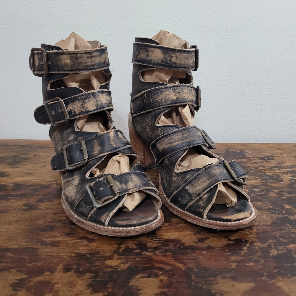 FREEBIRD QUAIL Distressed Black Strappy Sandals 9
